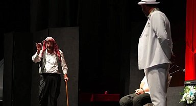 Şehir Tiyatrosu "Hançer Havası" Akçaabatlı sanatseverlerle buluştu