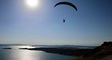 Serebral palsili Cabbar doğum gününde yamaç paraşütüyle uçtu