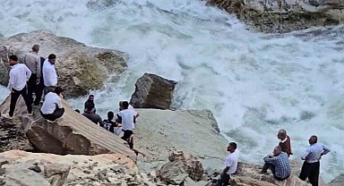 Serinlemek için girdiği Habur Çayı'nda kayboldu