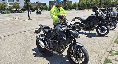 Sıcak hava bahanesiyle koruyucu ekipmanlarını ihmal eden motosiklet sürücülerine önemli uyarılar