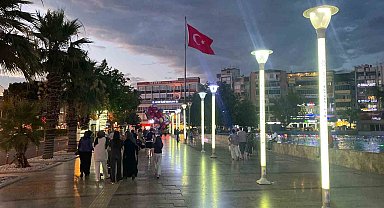 Sıcaktan bunalan vatandaşlar akşam serinliğinde nefes alıyor