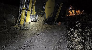 Siirt'te biçerdöver devrildi, sürücü yaralandı