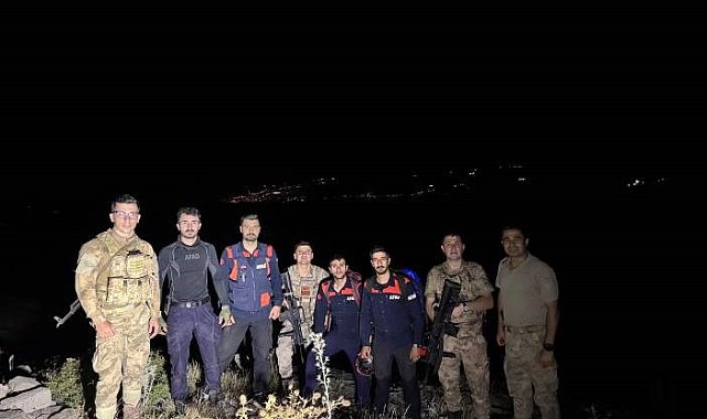 Şırnak'ta dağda mahsur kalan 2 mühendis askeri helikopterle kurtarıldı