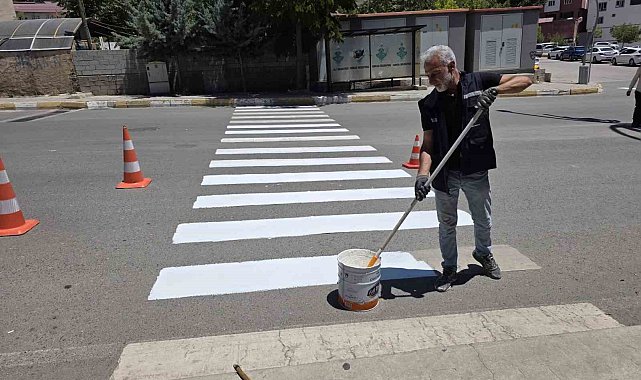 Şırnak'ta yaya geçitleri ve yol çizgileri yenileniyor