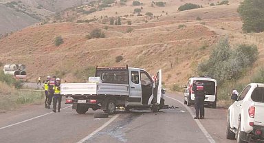 Sivas'ta kamyonetle otomobil çarpıştı: 1 ölü, 2 yaralı