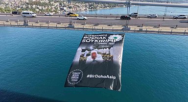 Srebrenitsa soykırımının 31. yıl dönümünde İstanbul Boğaz köprülerine pankartlar asıldı