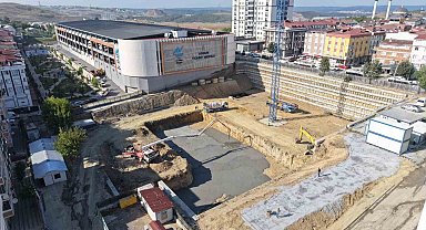 Sultangazi'de Yunus Emre Gençlik ve Spor Merkezi hizmete açıldı
