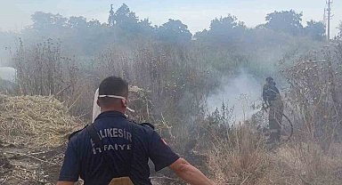 Susurluk'ta çıkan yangında 1 ton saman kullanılamaz hale geldi