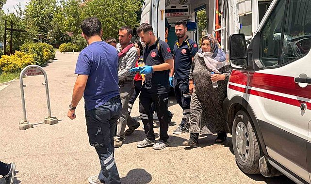 Takla atan otomobildeki 4 kişi yaralandı