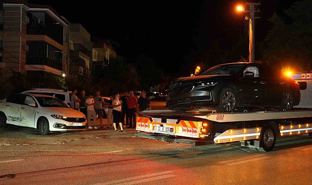 Tali yoldan çıkan otomobil 5 aracın karıştığı zincirleme kazaya neden oldu