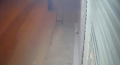 Tanınmamak için kadın kılığına girip silahlı saldırı düzenledi