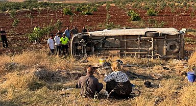 Tarım işçilerini taşıyan minibüs devrildi: 22 yaralı