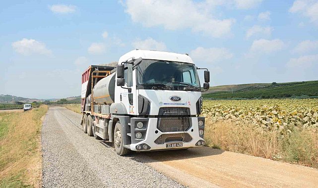 Tarsus'ta kırsal yollar sathi asfaltla yenileniyor