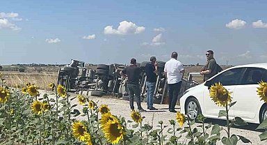 Tekirdağ'da devrilen tırın sürücüsü yaralandı