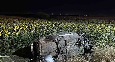 Tekirdağ'da otomobil beton bloğa çarparak tarlaya devrildi: 3'ü çocuk 5 yaralı