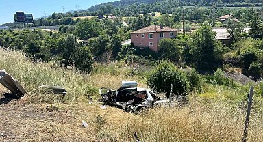 TEM Otoyolu'nda otomobil şarampole devrildi: 1 ölü, 3 yaralı