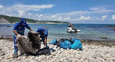 Temizlik sorumluluğu İBB'de olan Karaburun Sahili temizlenmeyince Arnavutköy Belediyesi harekete geçti