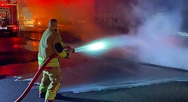 Tır dorsesinde çıkan yangın büyümeden söndürüldü