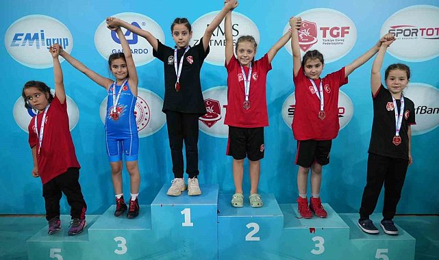 Tokatlı minik güreşçiler, Türkiye Şampiyonası'ndan 5 madalyayla döndü