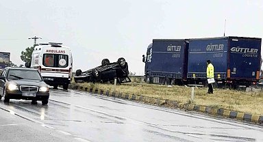 Tosya'da otomobil takla attı: 2 yaralı