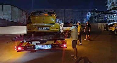Trafik kavgasında ticari taksi sürücüsünün yumruk attığı yaşlı adam yere düştü