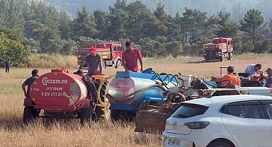 Traktörünü ve su tankerini alan yangına koştu