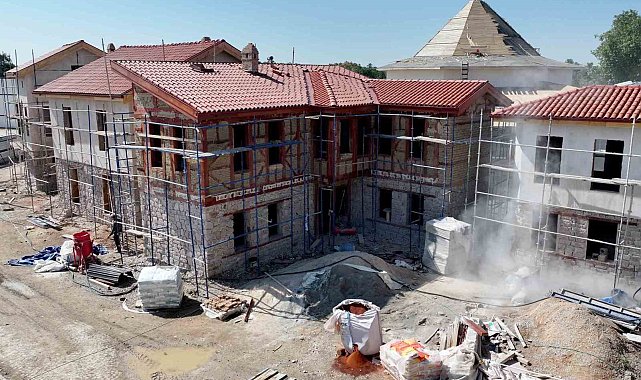 Türbe Arkası'nda dev tarihi dönüşüm devam ediyor