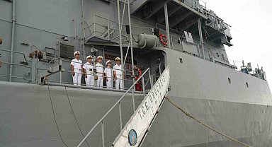 Türk donanmasından Atlantik'in ötesinde güç gösterisi: TCG Oruçreis New York'ta