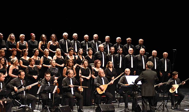Türk Halk Müziği Korosu'nun sezon sonu konseri yoğun ilgi gördü