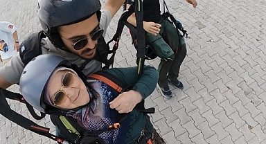 Türkan teyzenin paraşüt macerası güldürdü: "İnşallah tansiyonumu yükseltmez"
