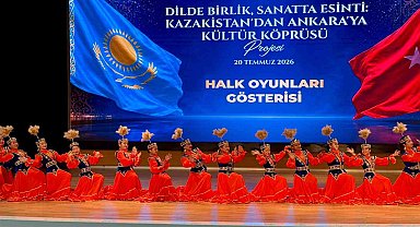 Türkiye-Kazakistan dostluğu halk oyunlarıyla sahneye taşındı