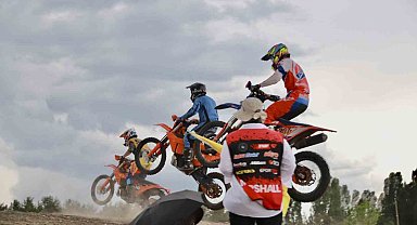 Türkiye sınırları içindeki en yüksek rakımlı enduro yarışı Ağrı'da start aldı