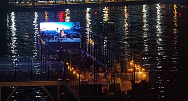 Tuzla Mekan İskele'de yıldızların altında sinema keyfi