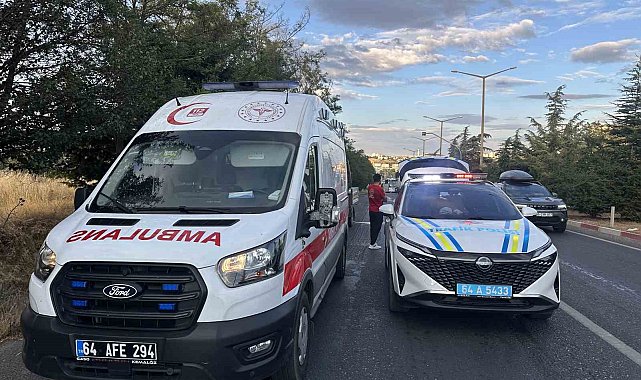 Uşak'ta otomobil tıra arkadan çarptı: 4 yaralı