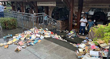 Üsküdar Sahaflar Çarşısı'nı su bastı: Yüzlerce kitap kullanılamaz hale geldi