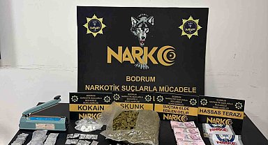 Uyuşturucu tacirlerine ağır darbe: 900 gram skunk, kokain ve pres makinesi ele geçirildi