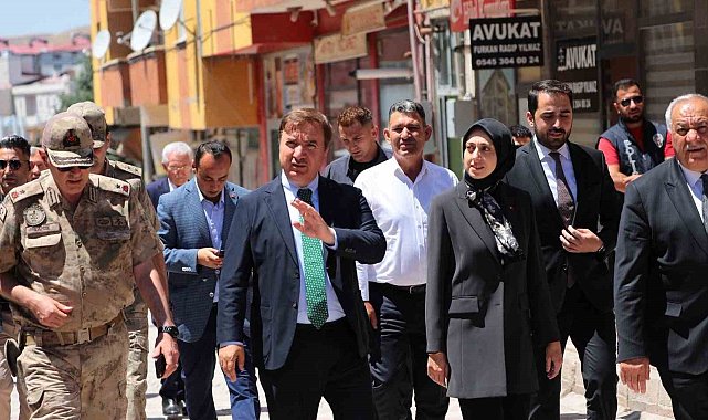 Vali Aydoğdu, Tercan'da vatandaşlar ve esnafla buluştu
