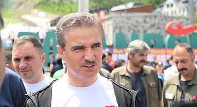 Vali Baruş, Palandöken'de "Run to stars" yürüyüşüne katıldı