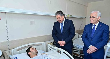Vali Erdinç Yılmaz'dan yaralı itfaiyecilere ziyaret