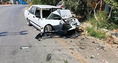 Virajı alamayan sürücünün park halindeki araca çarptığı anlar kamerada
