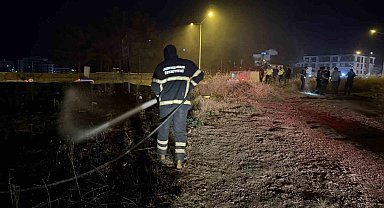 Yangında alevlerin arasında kalan kaplumbağayı polis ekipleri kurtardı