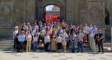 Yapay zekâ çağında kimya eğitiminin kalbi Erzurum'da attı