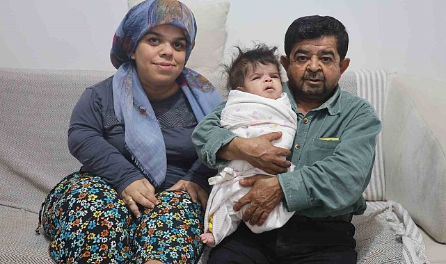 Yarım kalan aşklarını unutmayarak 21 yıl sonra evlenen cüce çiftin kızları dünyaya geldi