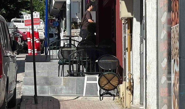 Yayalar kaldırımda yürüyememekten şikayetçi