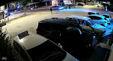 Yolun karşısına geçmeye çalışan kadını hayattan koparan kaza kamerada