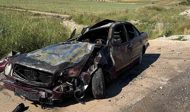 Yozgat'ta devrilen otomobil yandı: 1 ölü, 3 yaralı