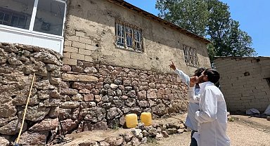 Yüksekova'da yılanlar bir evin kabusu oldu