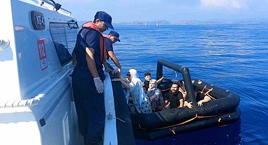 Yunan sahil güvenlik 3'ü çocuk 8 düzensiz göçmeni Türk karasularına geri itti