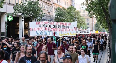 Yunanistan'da polisin açtığı ateş sonucu ölen otizmli genç için protesto düzenlendi