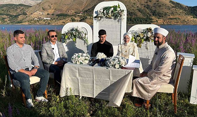 Yüzen adada "evet" dediler